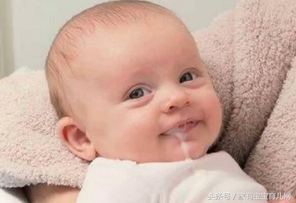 宝宝溢奶是怎么回事？吐奶溢奶的区别新手妈妈们都知道吗？