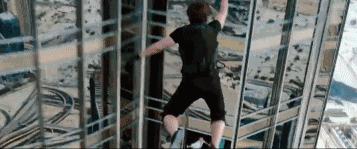 阿汤哥追飞机跳崖,极限高空实力跳伞的阿汤哥