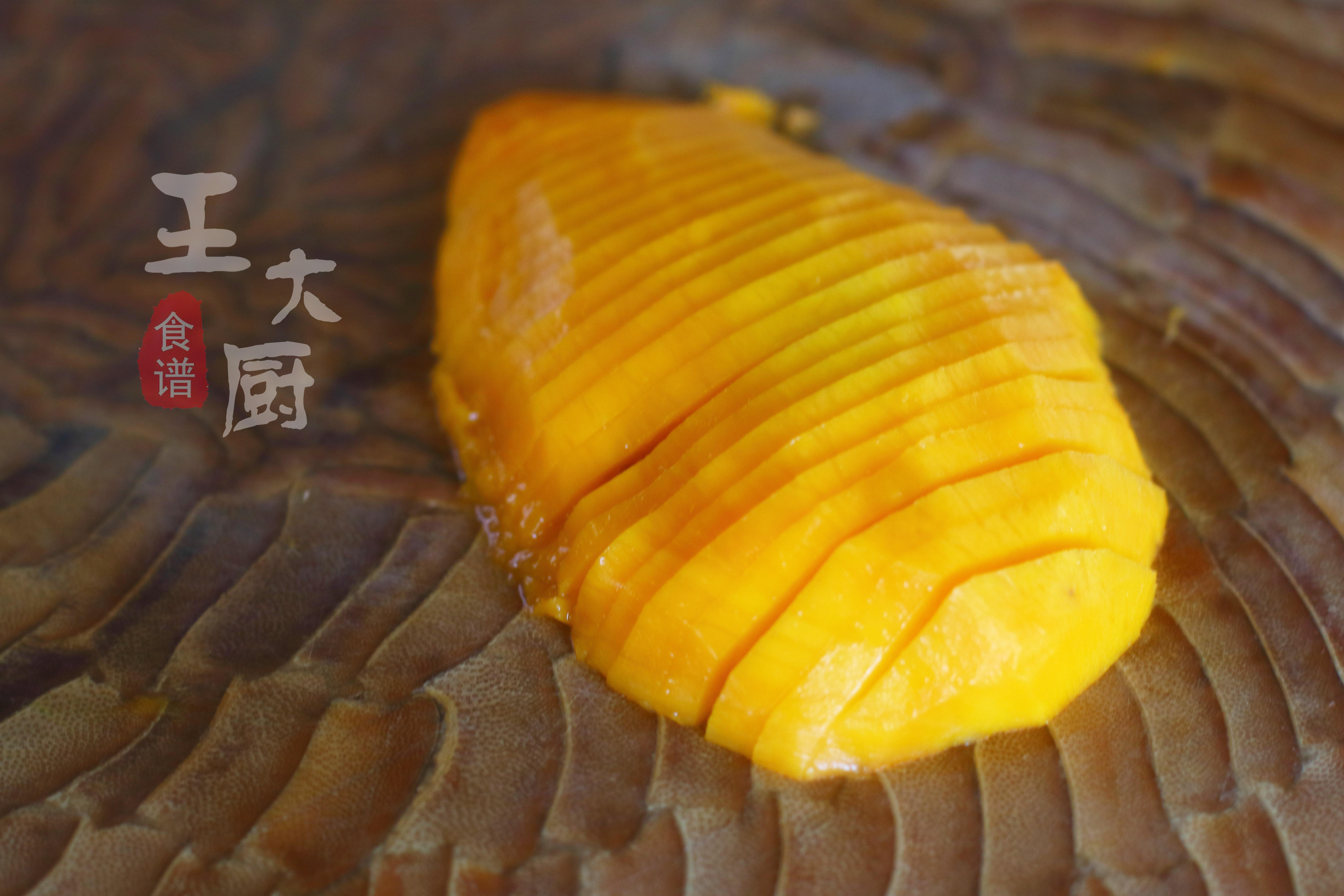 芒果花的切法,芒果花的切法视频教程