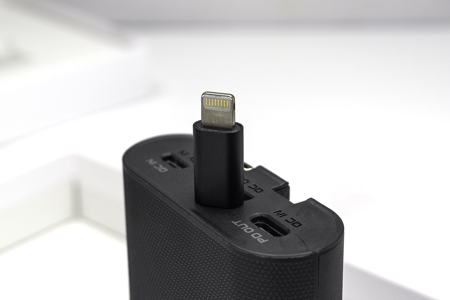 10000毫安带线一体充电宝,支持快充的10000毫安充电宝