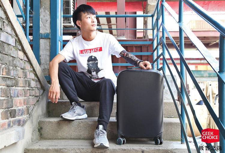 指纹解锁旅行箱,自动旅行箱指纹解锁