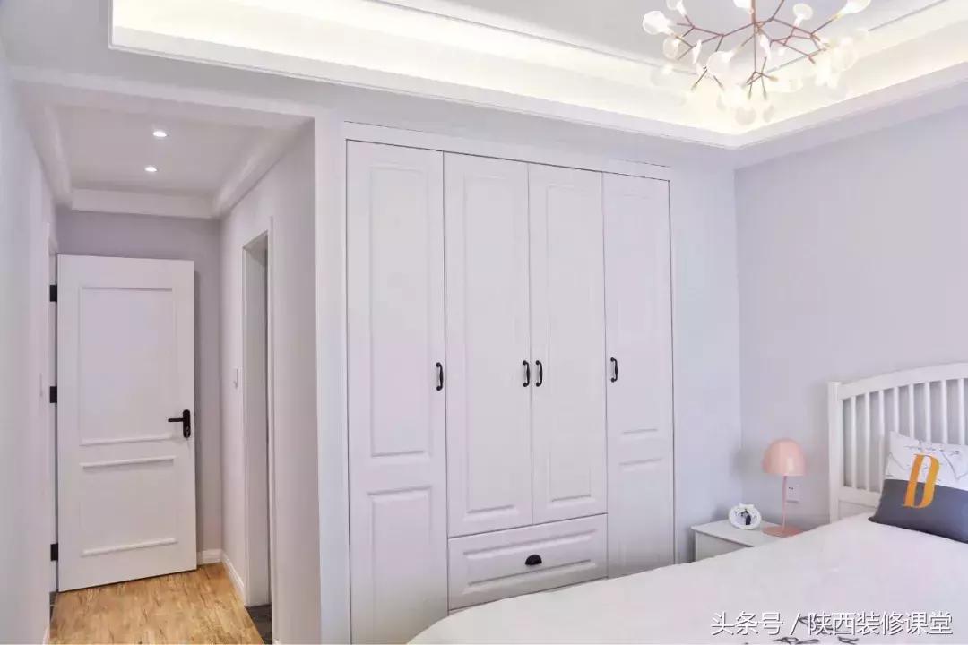 三个卧室的衣柜定制多少钱,卧室衣柜成品好还是定制的好