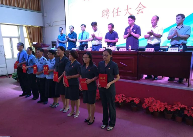 检察官进校园送法图片,检察官送法进监区