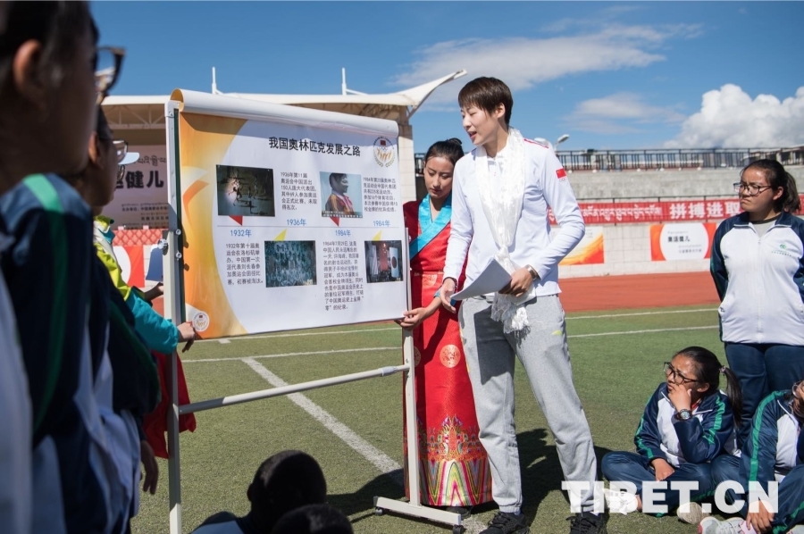 奥运健儿访香港比心,奥运健儿同框