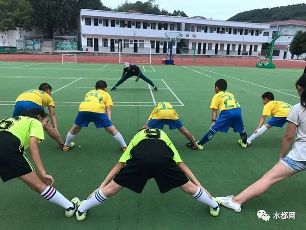 一个外国人不远千里来到中国挣钱,一个外国人不远万里来到中国原话