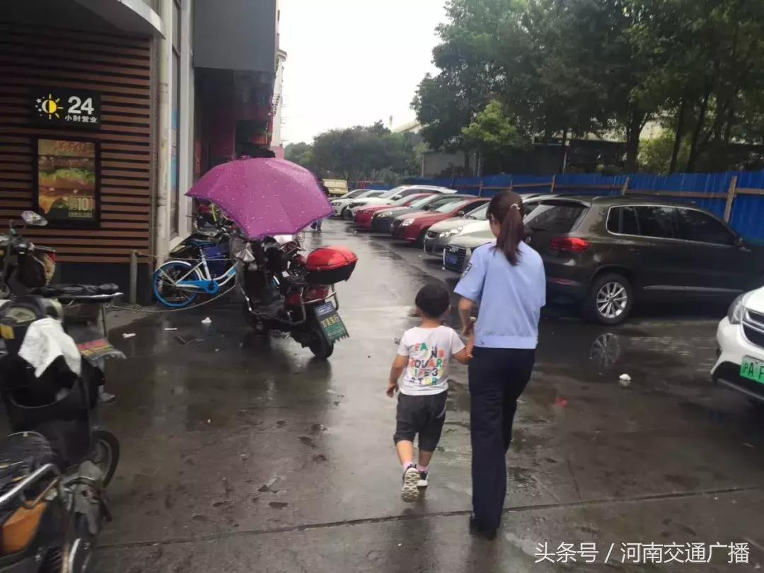 孩子提醒舅舅送错幼儿园,舅舅:你给我进去!亲爹的回复更尴尬……