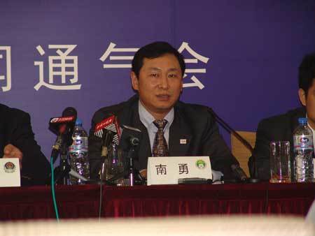 枪林弹雨中活过来的他，却败给了中国足球