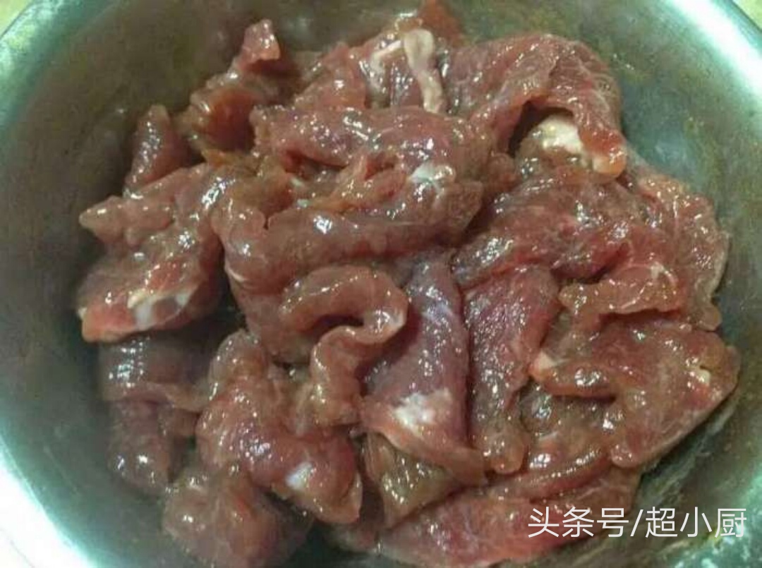 名厨炒牛肉怎么做嫩又好吃,牛肉片嫩滑上浆大厨教你正确方法