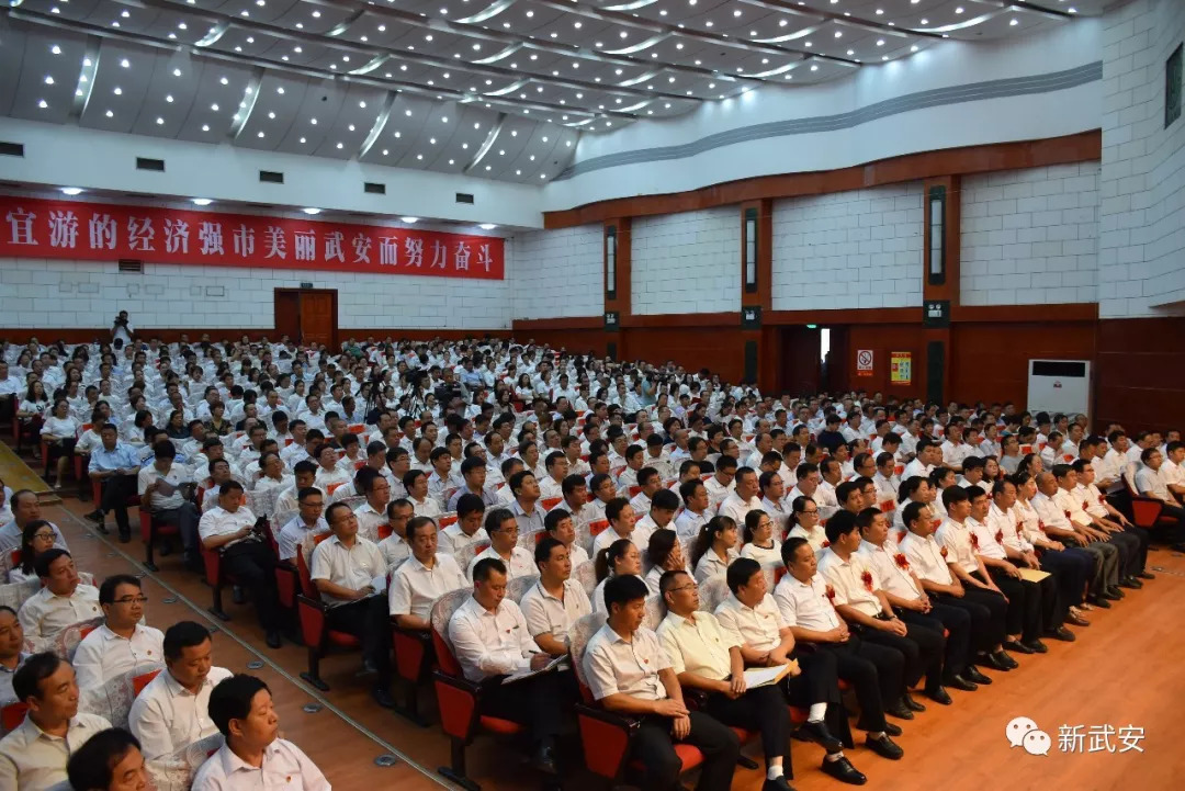 全国第37个教师节表彰,各地教师节获奖优秀教师