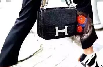 lv专柜两万多的包总是开裂,lv的鞋子怎么样才不会开裂