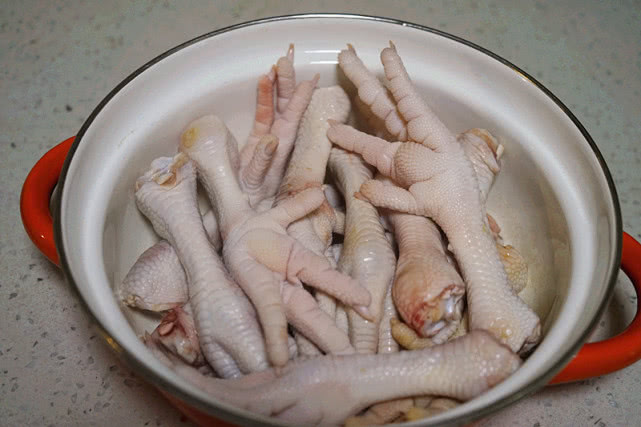 鸡爪凉拌怎么弄去骨,无骨鸡爪脱骨怎么煮不会烂