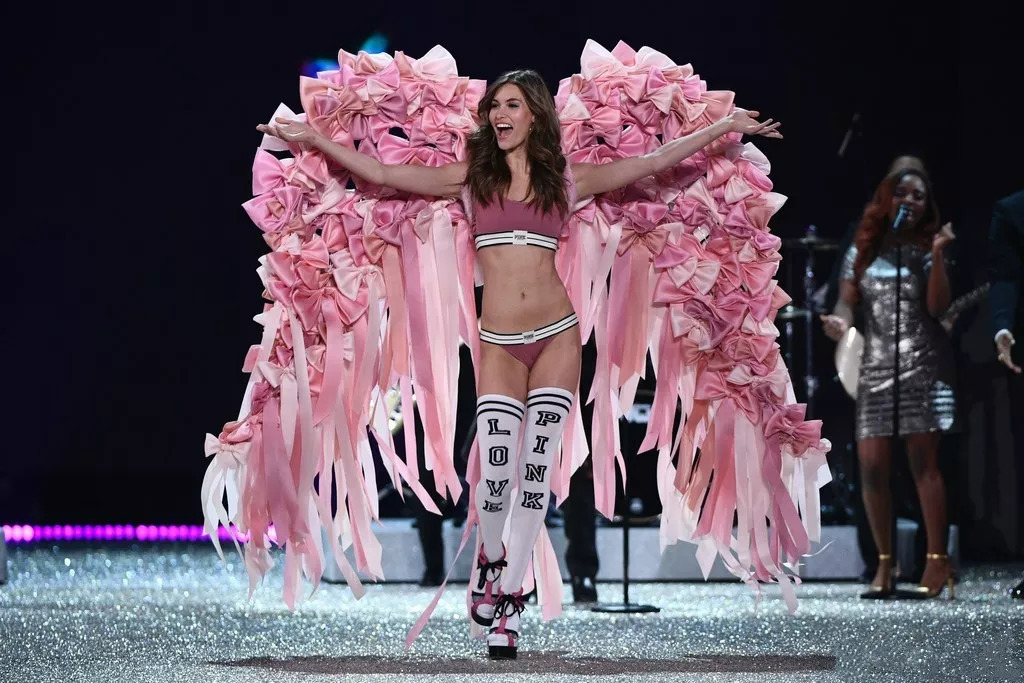 维密中国超模合集何穗,2018维密秀刘雯何穗组团霸气开秀