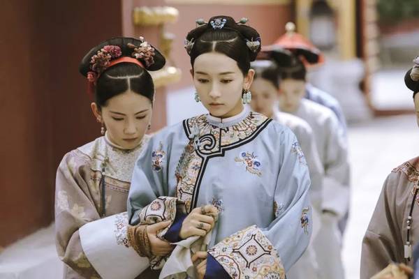 乾隆最幸运的皇贵妃，一生未育，却抚养天子，成后宫第二大赢家！