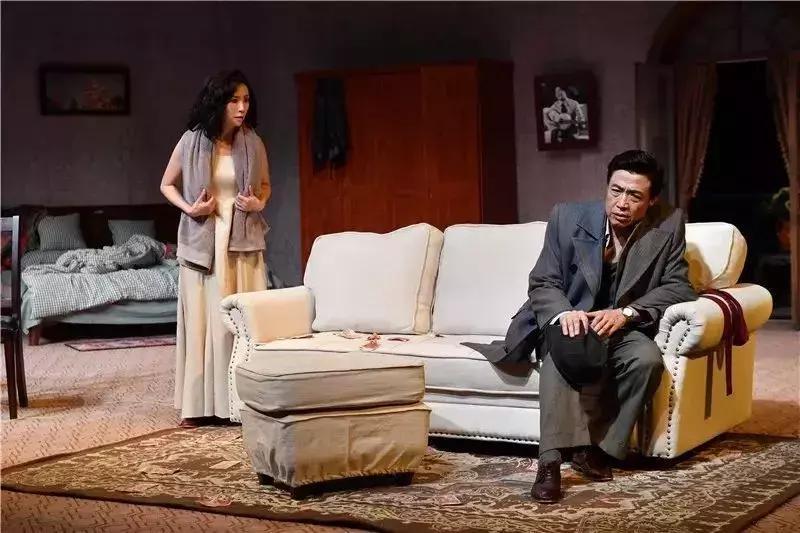 前苏联剧作家A·盖利曼《家丑外扬》探讨“女性软*力暴**”的话题