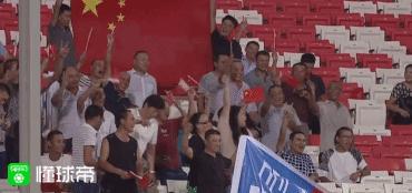 中国男足现场助威,国足4比0缅甸武磊连续摆脱后进球