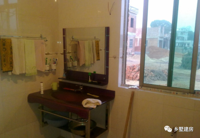 看看花200万乡下建的别墅外观,只花了33万修的农村小别墅