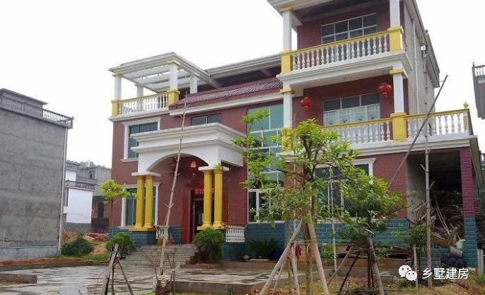 看看花200万乡下建的别墅外观,只花了33万修的农村小别墅
