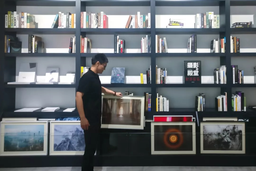 价值百万的电影摄影机,200元的摄影棚