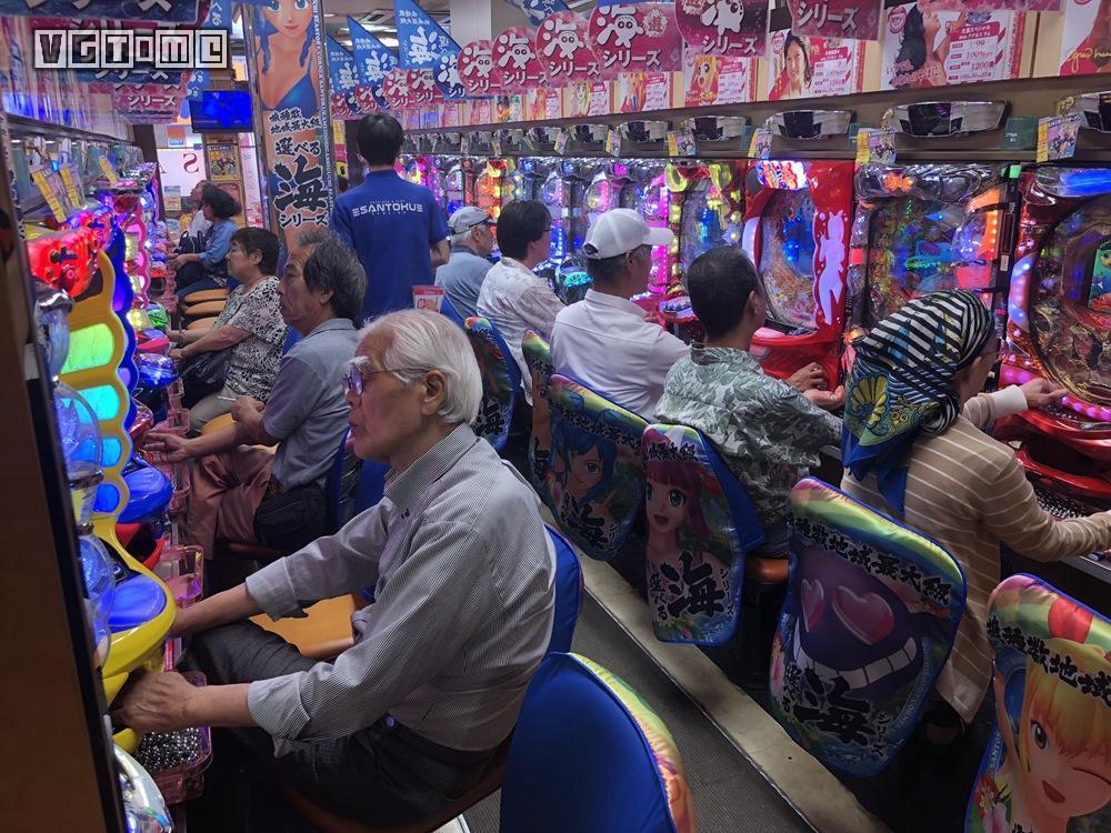 阿宅已老，万代的拐杖要卖给谁