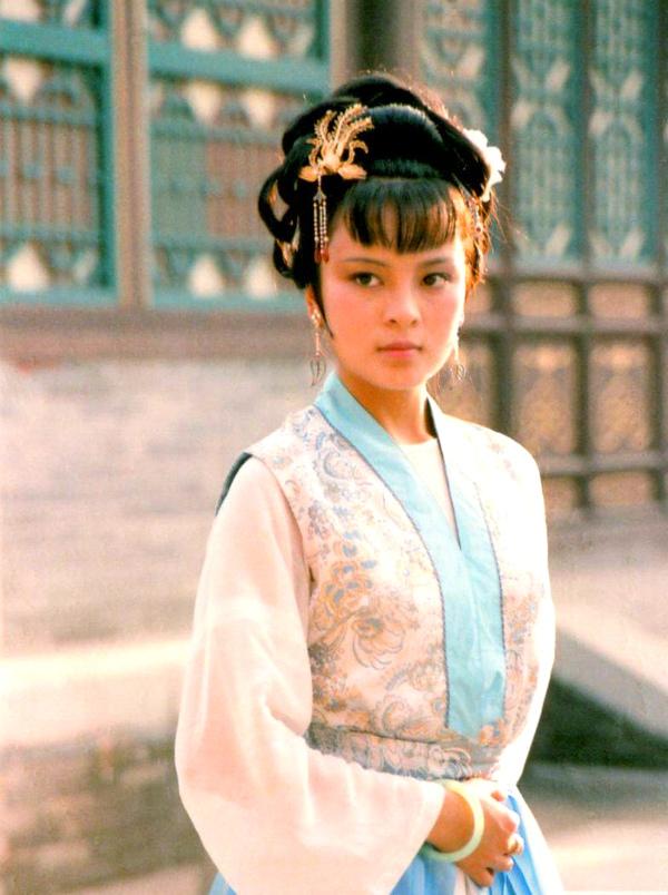 《红楼梦》里贾探春在贾府搞改革遇到的保守派有哪些人？