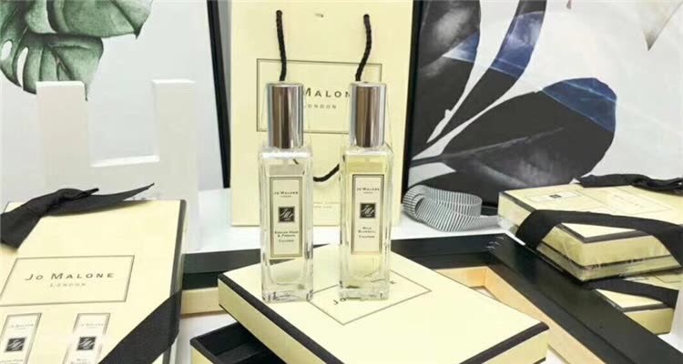 直男喜欢哪款香水好闻,香水测评男生喜欢闻的香水