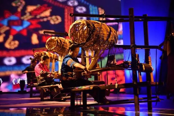 广西壮族服饰,广西百色壮族服饰