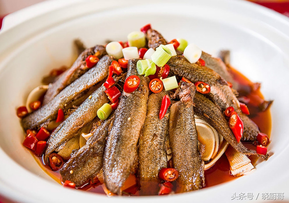 厨师做泥鳅教程,大厨教你泥鳅鱼的正宗做法