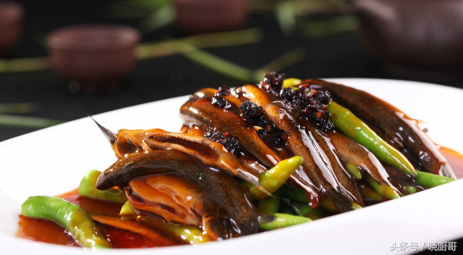 厨师做泥鳅教程,大厨教你泥鳅鱼的正宗做法