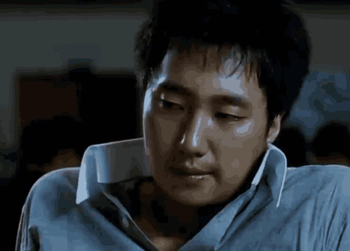 30多米长的怪物上岸咬人，竟然连小孩子都不放过！