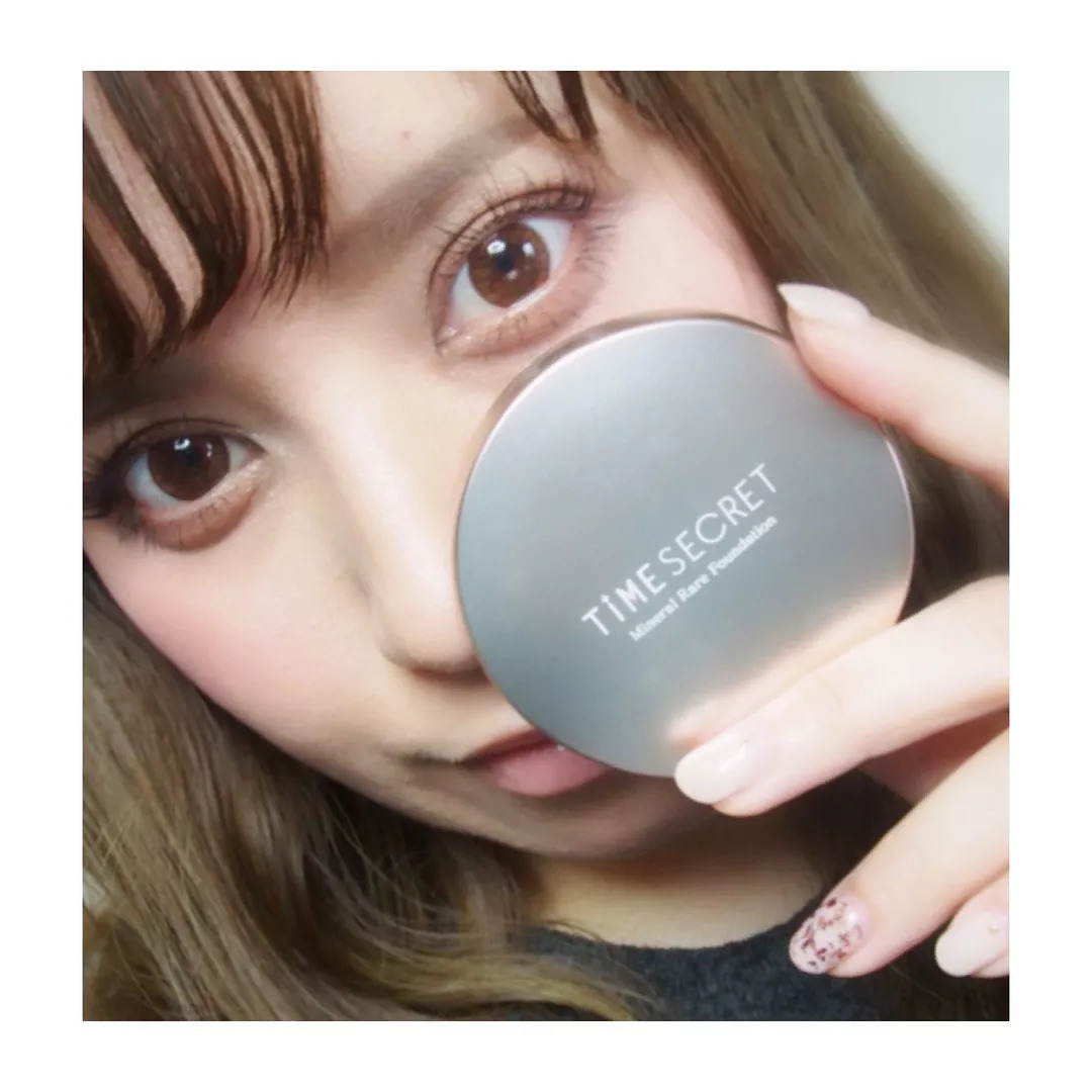 杨幂脸和手臂全涂了粉底,杨幂输给林允了吗