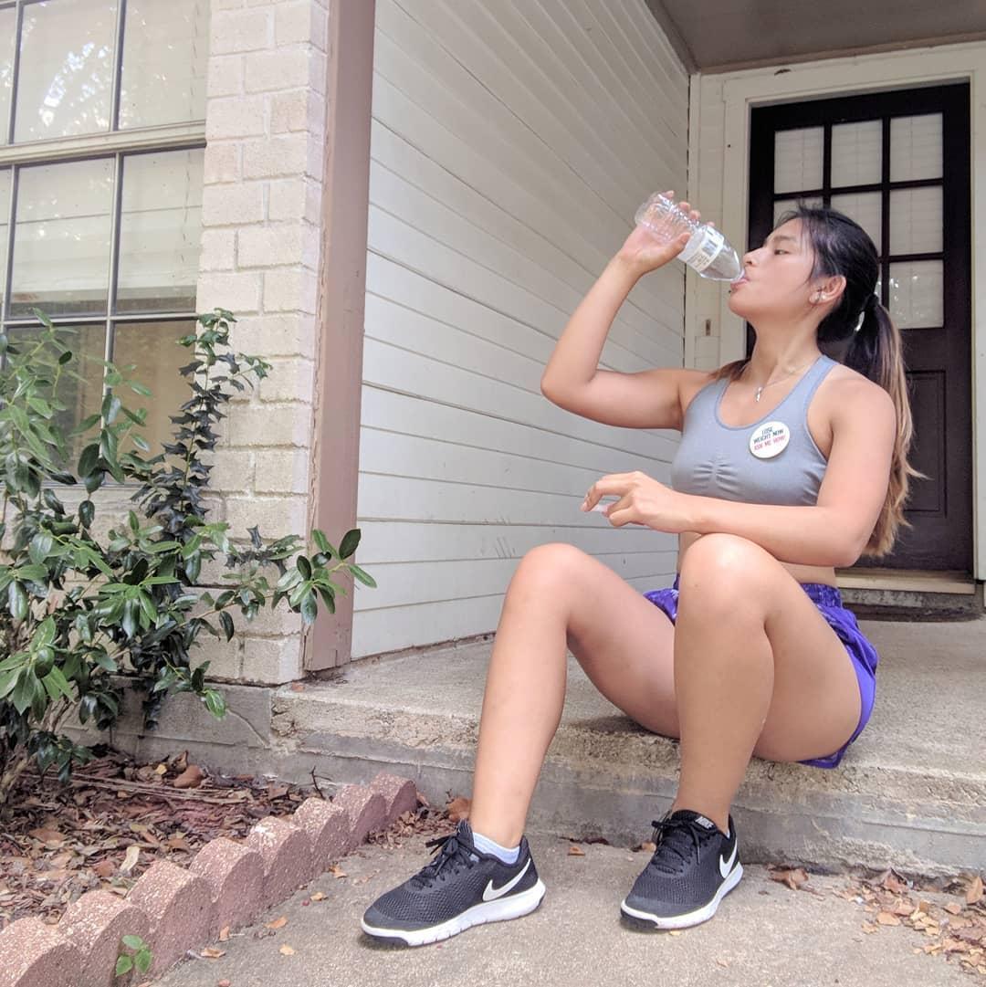 健身增肌锻炼时喝水正确方法,健身前喝水好还是健身后喝水好