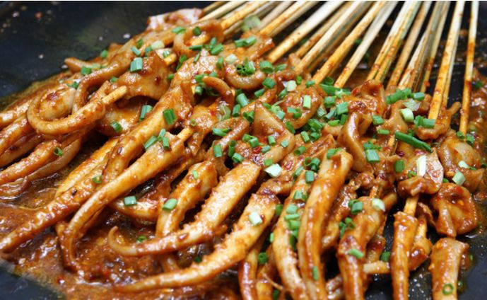 火爆的街边小吃铁板鱿鱼的做法,街边铁板鱿鱼用的是哪种鱿鱼