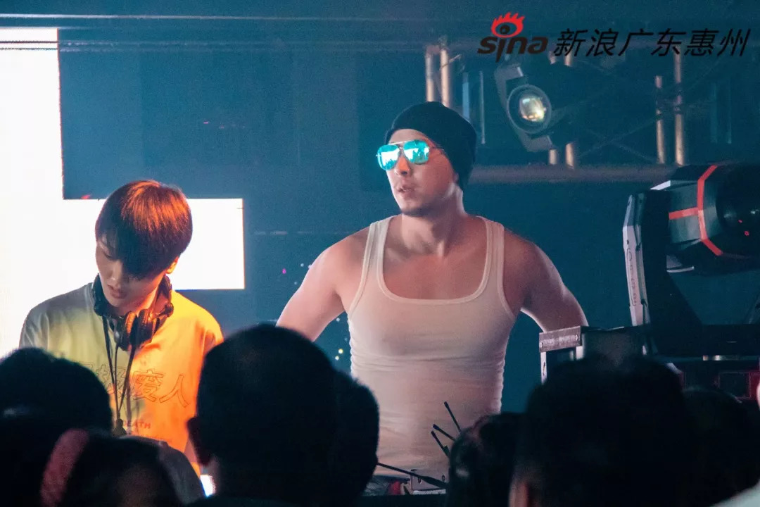 看见第二季06剧情,看到酒吧男生跳舞