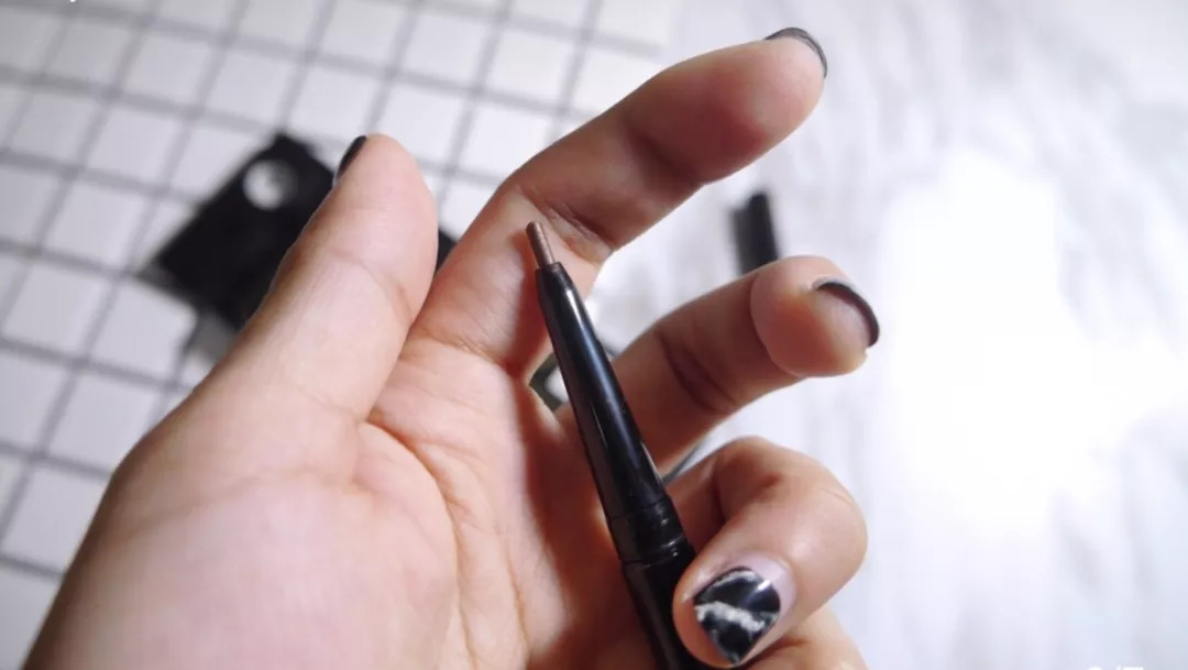 想学韩国粉丝嫁爱豆？你离电眼少女只差一步