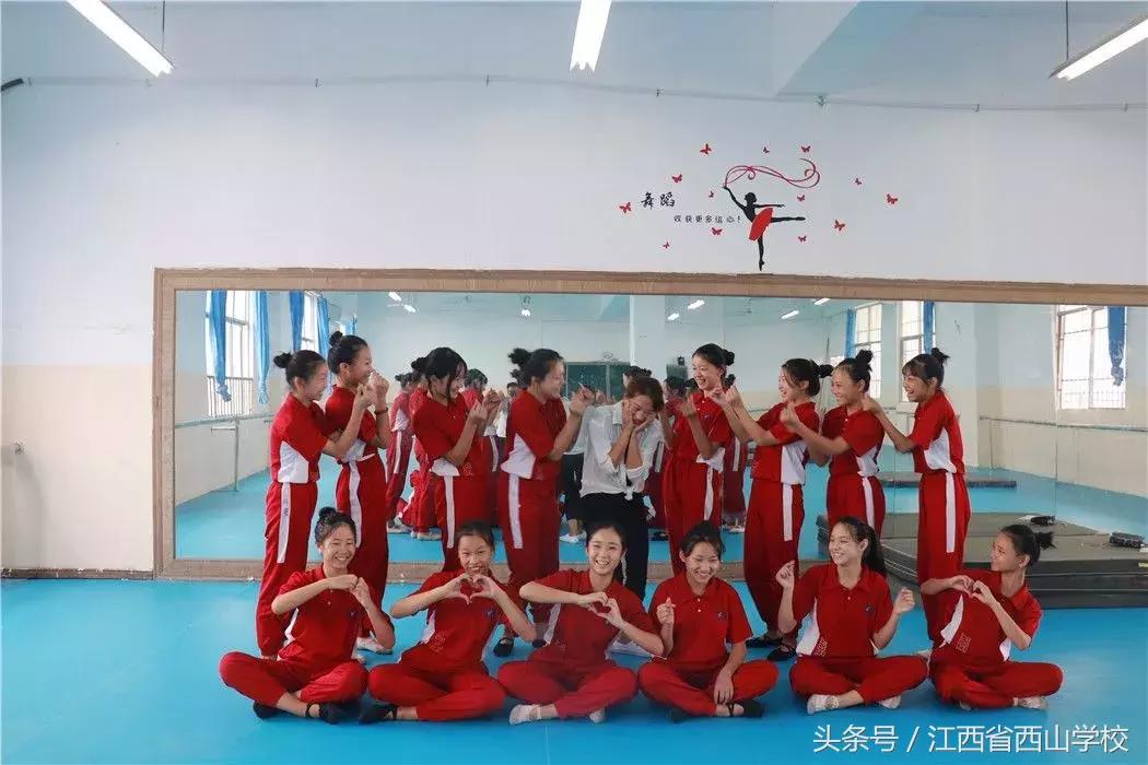 西山学校优秀教师｜胡浪：青春吐芳华，润物细无声