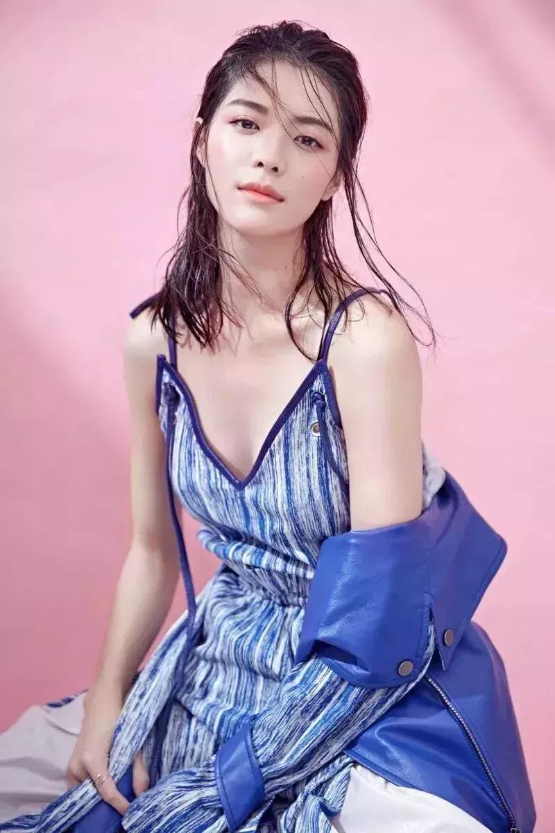 平胸妹子穿什么裙子好看,平胸穿什么类型的裙子更好看