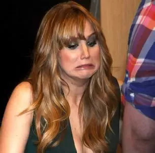 别低头肩颈会痛,低头颈纹很明显