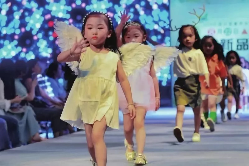 壮阔东方潮,壮阔东方潮40年奋进新时代