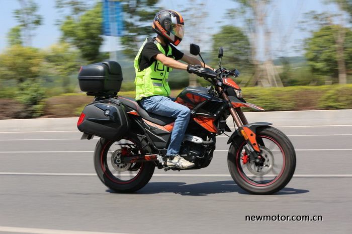 银钢铁拳250摩托车多少钱一辆,银钢铁拳250摩托车质量怎么样