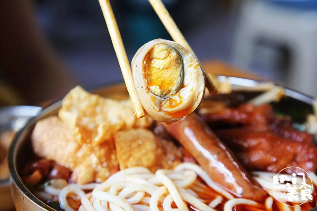 中南大学侧门小巷子口这家螺蛳粉店，不起眼却一火5年