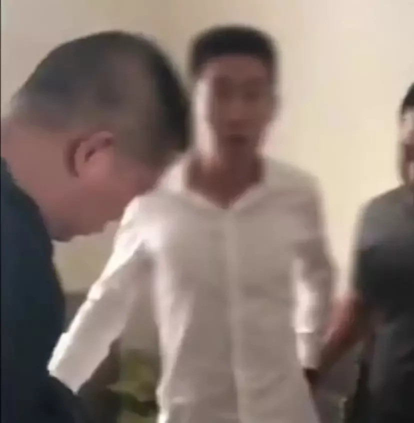 男子花重金包装后疯狂揽财30亿,男子花1万网购冰墩墩收到包裹