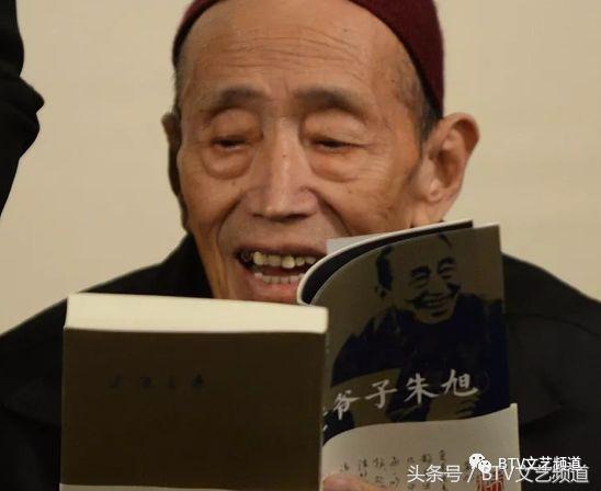 朱旭怀念老爷子在舞台上,演员朱旭逝世