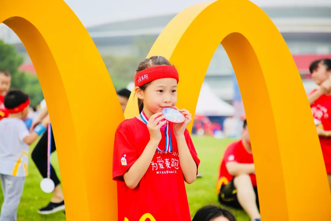 上海逾千组家庭“为爱麦跑”,麦当劳为爱麦跑呼和浩特
