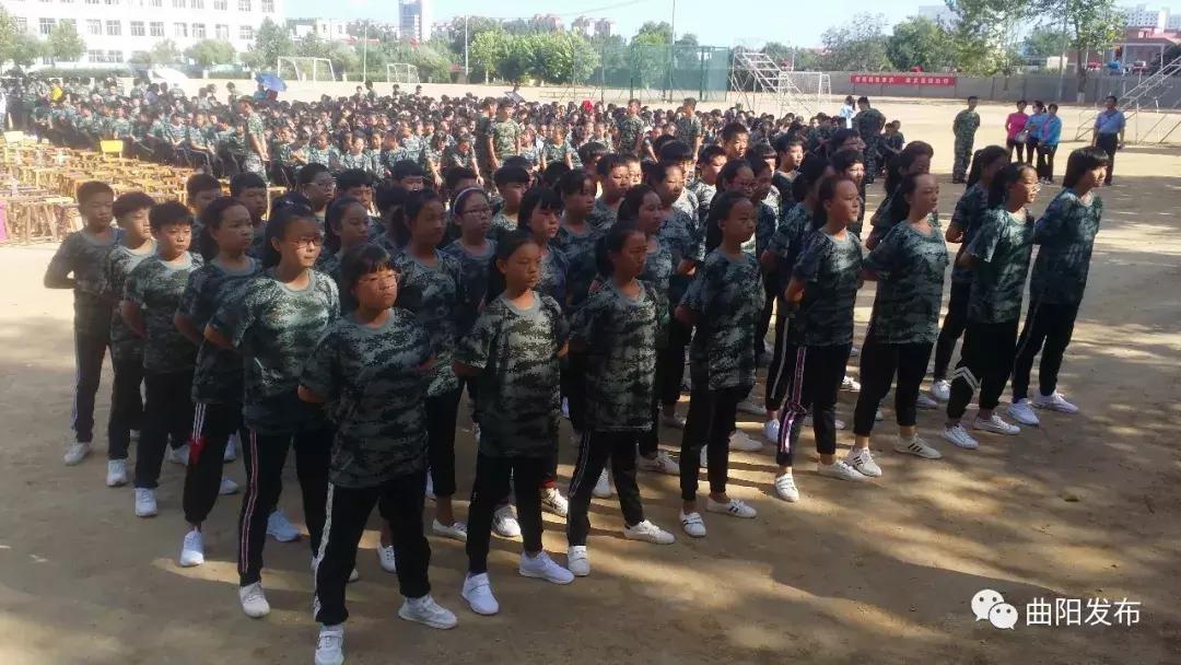 曲阳一中军训表演,曲阳高一军训汇演