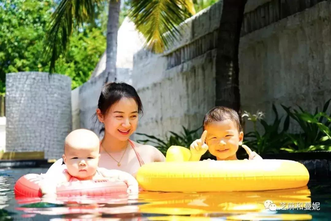 带两个孩子出去的妈妈,带两个孩子的妈妈去旅行