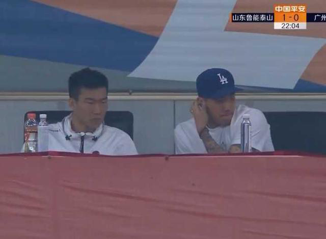 他17岁就参军,他17岁出道