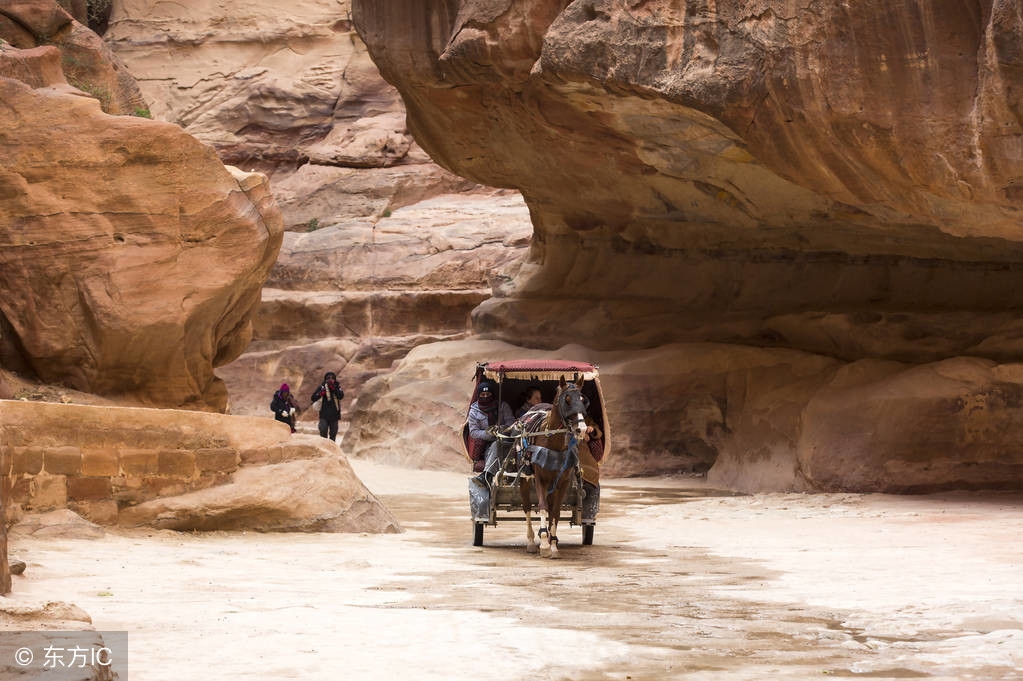 约旦佩特拉古城夜景,约旦古城佩特拉需要飞到哪里