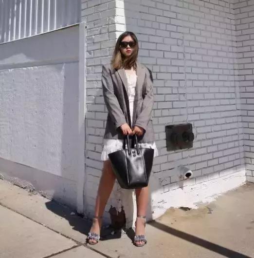 胖女孩的穿衣典范｜她又矮又胖，却因穿衣有18万关注？