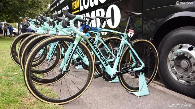 器材盛宴环英国上的车手战车