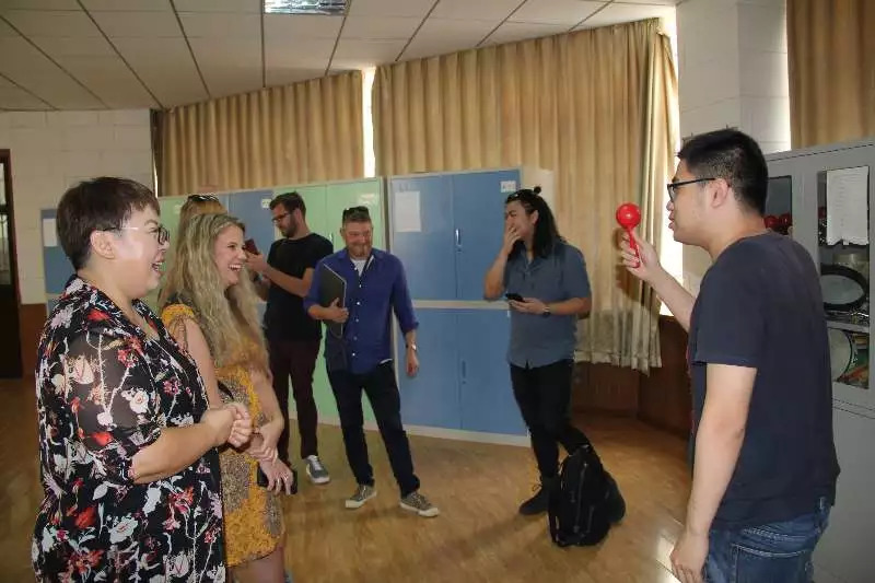 文化交流教育共融——英国客人到访北京市第十八中学附属实验小学